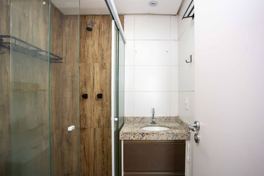 Banheiro da Suíte de apartamento para alugar com 2 quartos, 57m² em Centro, Diadema
