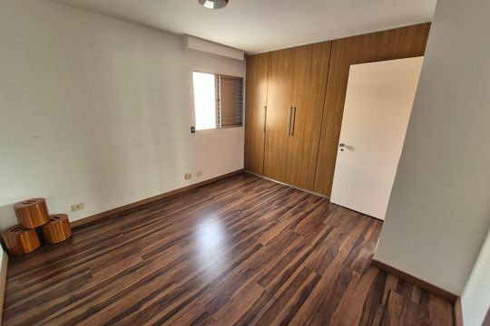 Quarto de apartamento à venda com 1 quarto, 136m² em Real Parque, São Paulo