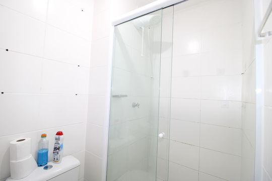 Banheiro de apartamento à venda com 2 quartos, 48m² em Parque Dom Joao Neri, São Paulo