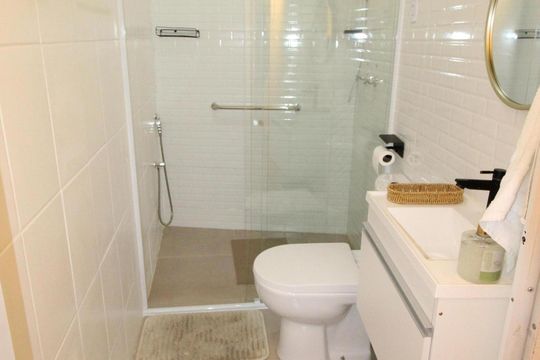 Banheiro de kitnet/studio para alugar com 1 quarto, 28m² em Vila Industrial, São José dos Campos