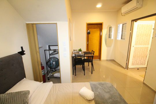 Quarto / Cozinha de kitnet/studio para alugar com 1 quarto, 28m² em Vila Industrial, São José dos Campos