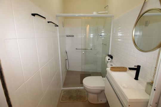Banheiro de kitnet/studio para alugar com 1 quarto, 28m² em Vila Industrial, São José dos Campos