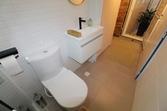 Banheiro de kitnet/studio para alugar com 1 quarto, 28m² em Vila Industrial, São José dos Campos