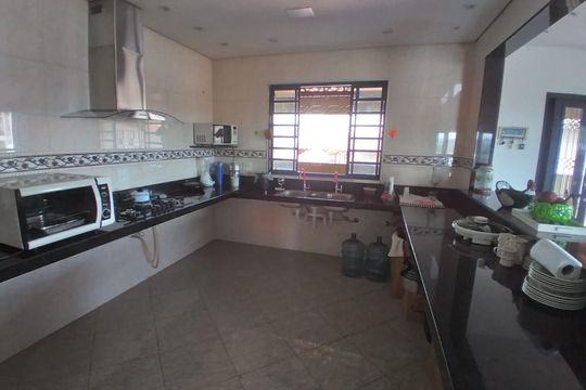Casa para alugar com 7 quartos, 300m² em Nacional, Contagem