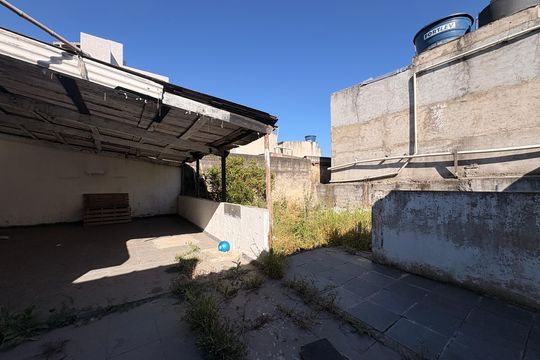 Quintal de casa à venda com 3 quartos, 180m² em Cidade São Jorge, Santo André