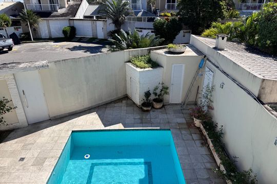 Suíte 1 - Varanda - Vista de casa de condomínio à venda com 4 quartos, 191m² em Recreio dos Bandeirantes, Rio de Janeiro