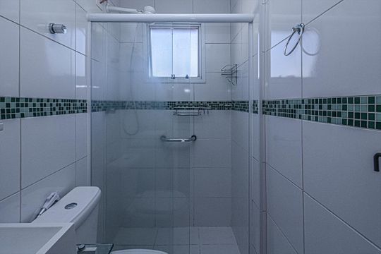 banheiro social_2 de apartamento para alugar com 2 quartos, 52m² em Sacoma, São Paulo