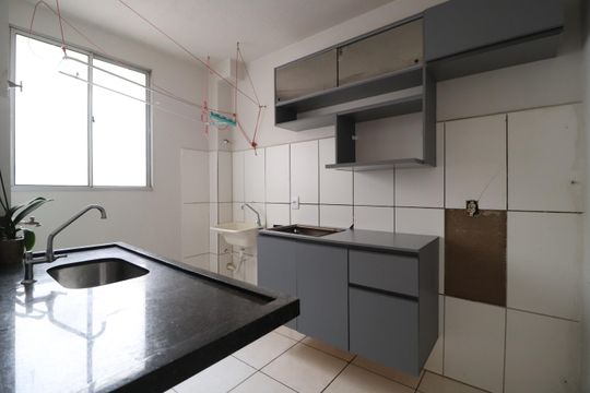 Cozinha de apartamento para alugar com 2 quartos, 47m² em Jardim Canaã, Uberlândia