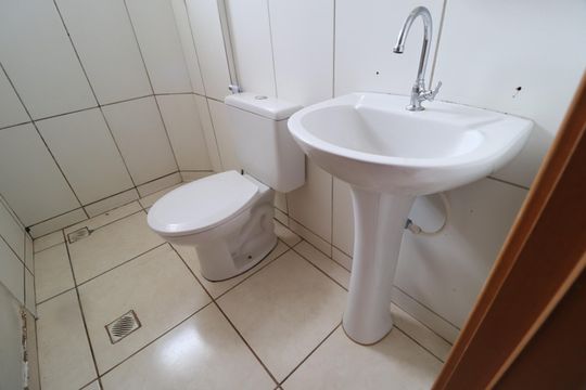 Banheiro Social de apartamento para alugar com 2 quartos, 47m² em Jardim Canaã, Uberlândia