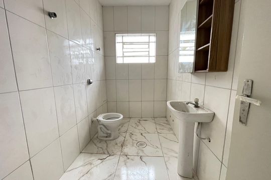 Banheiro de casa para alugar com 3 quartos, 100m² em Jaguaré, São Paulo