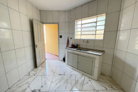 Cozinha de casa para alugar com 3 quartos, 100m² em Jaguaré, São Paulo
