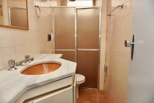 Banheiro Social de apartamento à venda com 2 quartos, 85m² em Santo Antônio, Belo Horizonte