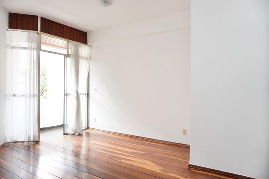 Sala de apartamento à venda com 2 quartos, 85m² em Santo Antônio, Belo Horizonte