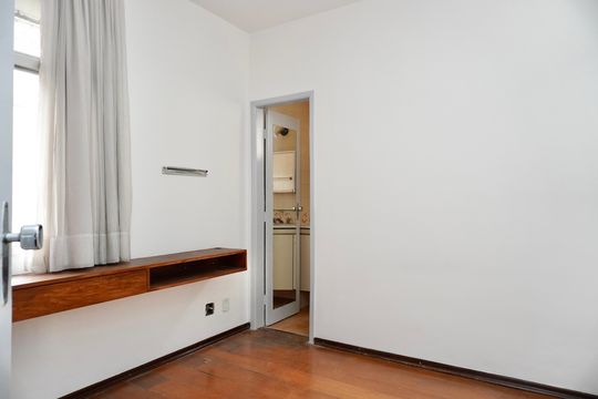 Suíte de apartamento à venda com 2 quartos, 85m² em Santo Antônio, Belo Horizonte