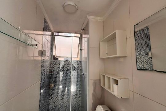 Banheiro de apartamento para alugar com 2 quartos, 40m² em Bairro Jardim Nossa Senhora das Graças, Cotia