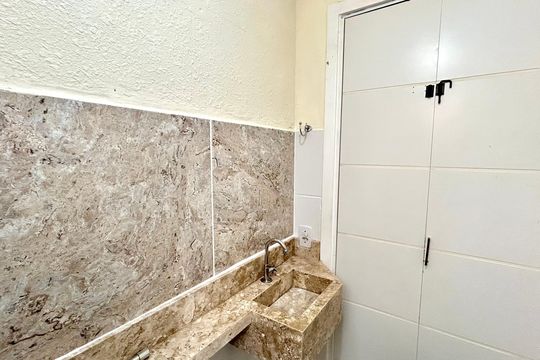 Banheiro social de apartamento para alugar com 2 quartos, 42m² em Vila Nova Bonsucesso, Guarulhos