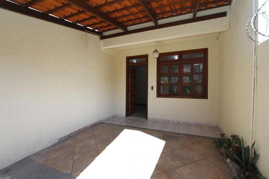 Entrada de casa para alugar com 3 quartos, 120m² em Alto Caiçaras, Belo Horizonte