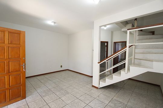 Sala de casa para alugar com 3 quartos, 120m² em Alto Caiçaras, Belo Horizonte