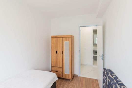 Quarto 2 de apartamento para alugar com 2 quartos, 46m² em Santo Cristo, Rio de Janeiro