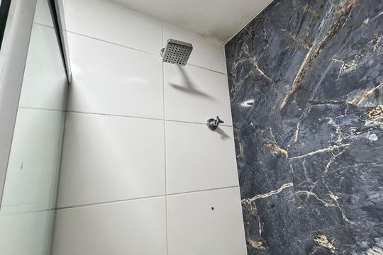 Banheiro de apartamento à venda com 2 quartos, 44m² em Vila Itapegica, Guarulhos