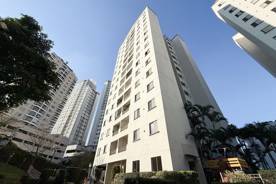 Fachada de apartamento para alugar com 2 quartos, 60m² em Vila Pita, São Paulo