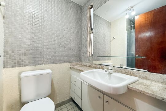 Banheiro  de apartamento para alugar com 2 quartos, 60m² em Vila Pita, São Paulo