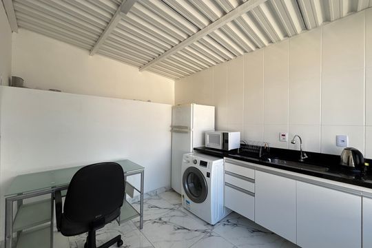Cozinha de kitnet/studio para alugar com 1 quarto, 25m² em Pinheiros, São Paulo