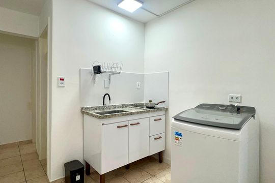 Cozinha de apartamento para alugar com 1 quarto, 25m² em Pinheiros, São Paulo