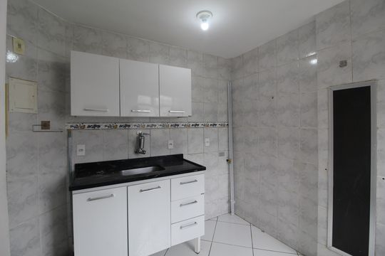 Cozinha e Área de Serviço de apartamento à venda com 2 quartos, 50m² em Barra Olímpica, Rio de Janeiro