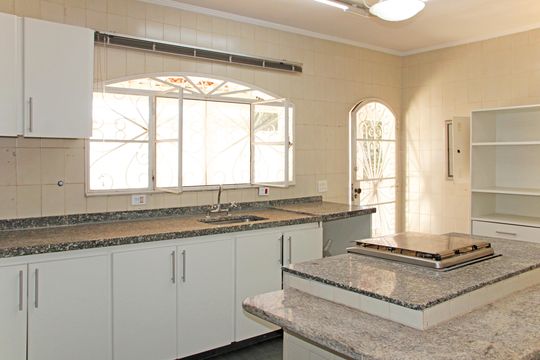 Cozinha de casa de condomínio para alugar com 3 quartos, 330m² em Loteamento Banespa, Vinhedo