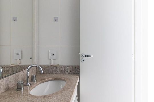 Banheiro de apartamento para alugar com 2 quartos, 58m² em Vila Nova, Porto Alegre
