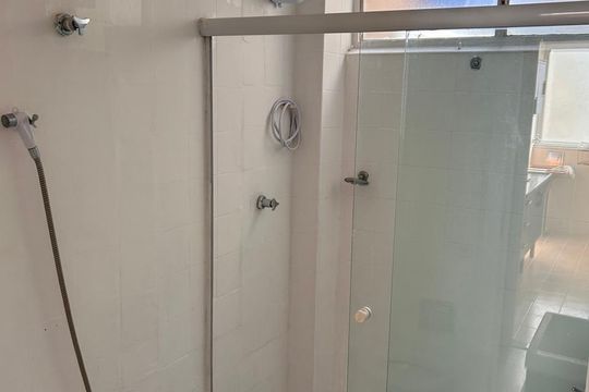 Banheiro de apartamento para alugar com 1 quarto, 46m² em Água Branca, São Paulo