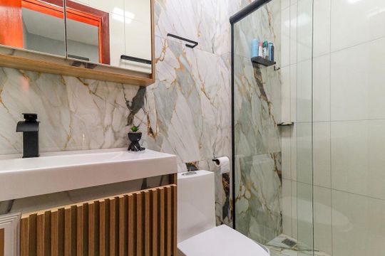 Banheiro de casa à venda com 3 quartos, 133m² em Hípica, Porto Alegre
