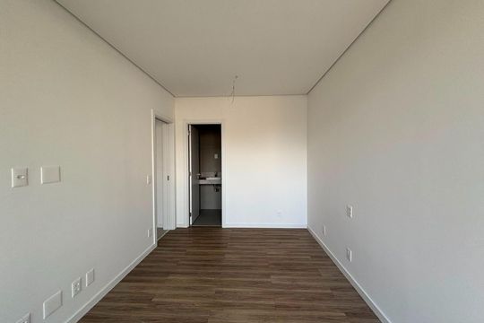 Quarto de apartamento à venda com 1 quarto, 55m² em Centro, Curitiba