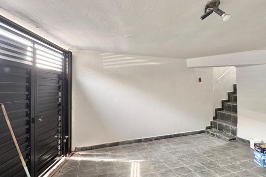 Garagem de casa para alugar com 3 quartos, 120m² em São Domingos, São Paulo