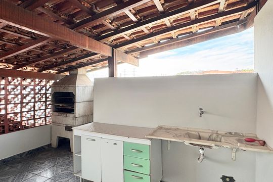 Churrasqueira de casa para alugar com 3 quartos, 120m² em São Domingos, São Paulo