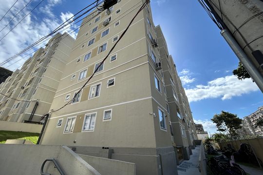 Fachada do bloco de apartamento para alugar com 2 quartos, 47m² em Água Santa, Rio de Janeiro