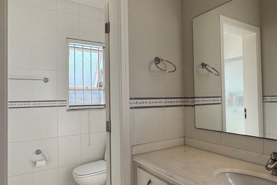 Banheiro de casa de condomínio à venda com 4 quartos, 514m² em Loteamento Residencial Fazenda Sao Jose, Valinhos