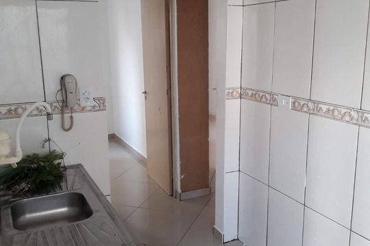 Cozinha de apartamento à venda com 2 quartos, 47m² em COHAB, São Paulo