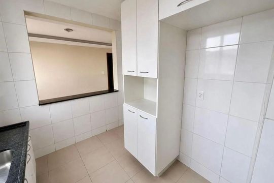 Cozinha e Área de Serviço de apartamento para alugar com 3 quartos, 90m² em Carlos Prates, Belo Horizonte