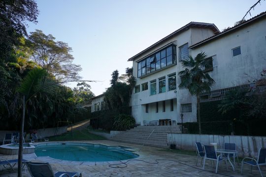 Fachada de casa de condomínio para alugar com 6 quartos, 3000m² em Jardim Iolanda, Embu das Artes
