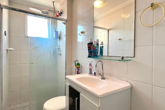 Banheiro de apartamento à venda com 2 quartos, 54m² em São Bernardo, Campinas