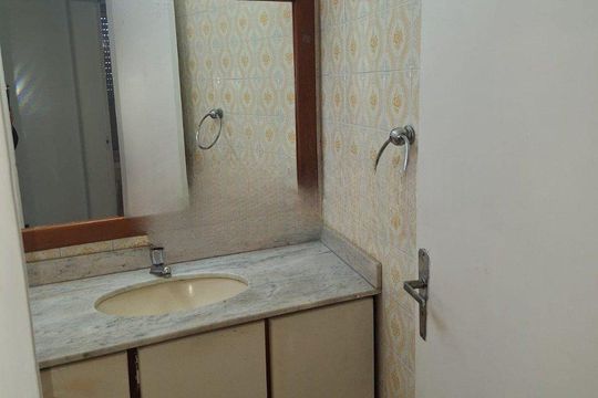 Banheiro de apartamento para alugar com 2 quartos, 79m² em São Sebastião, Porto Alegre