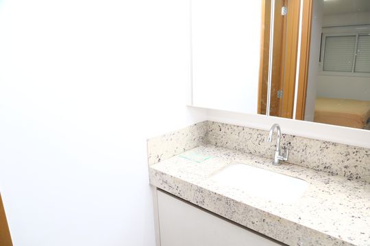 Banheiro de apartamento para alugar com 1 quarto, 56m² em Setor Marista, Goiânia