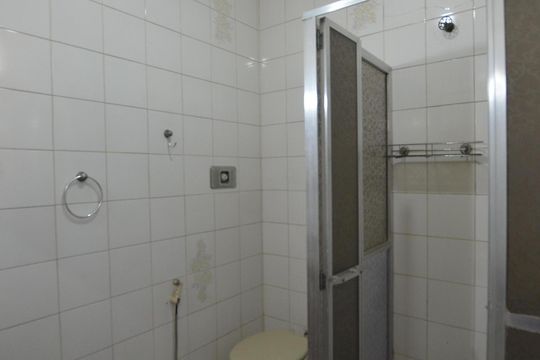 Banheiro de apartamento para alugar com 2 quartos, 69m² em Vila Valqueire, Rio de Janeiro