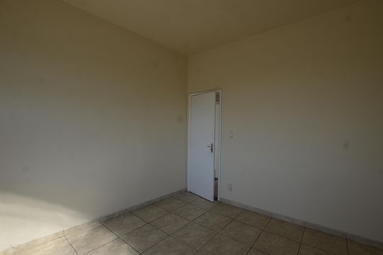 Quarto 1 de apartamento para alugar com 2 quartos, 69m² em Vila Valqueire, Rio de Janeiro