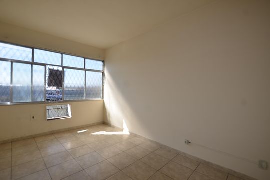 Sala de apartamento para alugar com 2 quartos, 69m² em Vila Valqueire, Rio de Janeiro