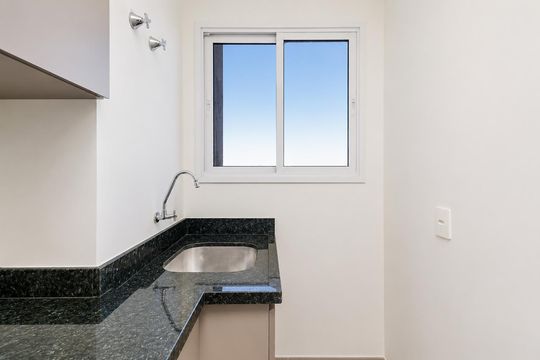 Área de serviço de kitnet/studio para alugar com 1 quarto, 27m² em Passo d’Areia, Porto Alegre