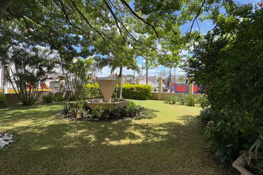 Área externa de apartamento para alugar com 3 quartos, 136m² em Centro, Pelotas