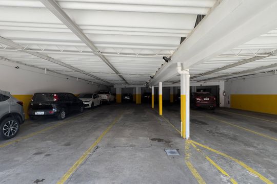 Garagem de apartamento para alugar com 3 quartos, 136m² em Centro, Pelotas